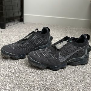 Flyknit vapormax’s, in very good condition worn a couple times